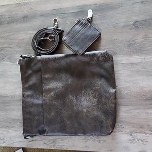 Thirty one  Brown leather shoulder bag